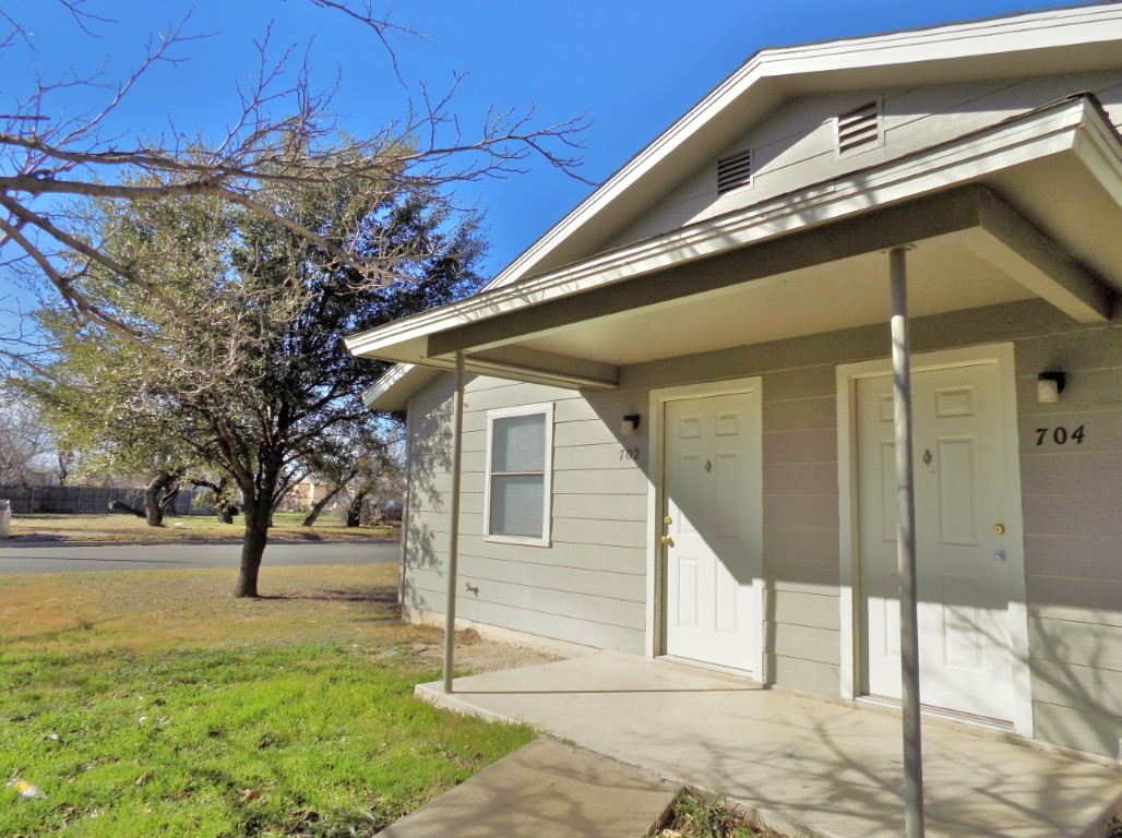 702 E. Highland