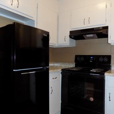 302 N. Main St., Apt. 15 (6)