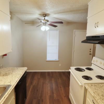725 B N. Bishop St. (6)