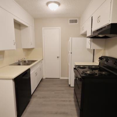 733 N. Bishop St. [Apt 733] (3)
