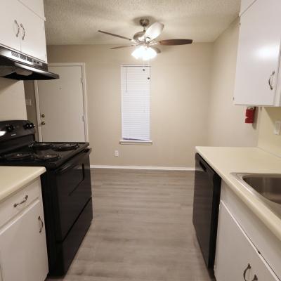 733 N. Bishop St. [Apt 733] (4)