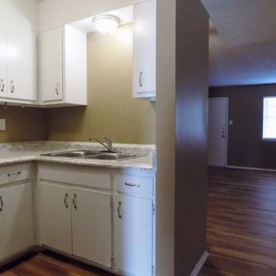 302 N. Main St., Apt. 15 (8)