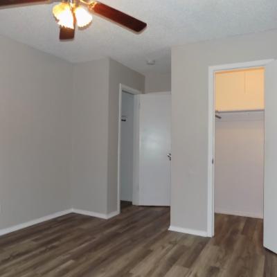 501 N Bell St., Apt 10 (18)