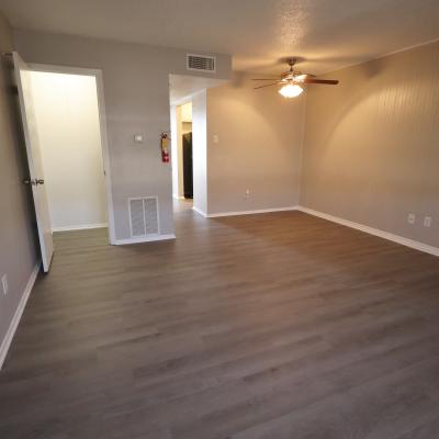 302 N. Main St, Apt 19 (2)