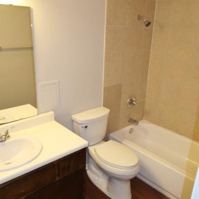 302 N Main St., Apt 32 (17)