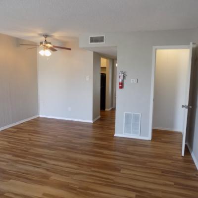 302 N. Main St, Apt 20 (2)